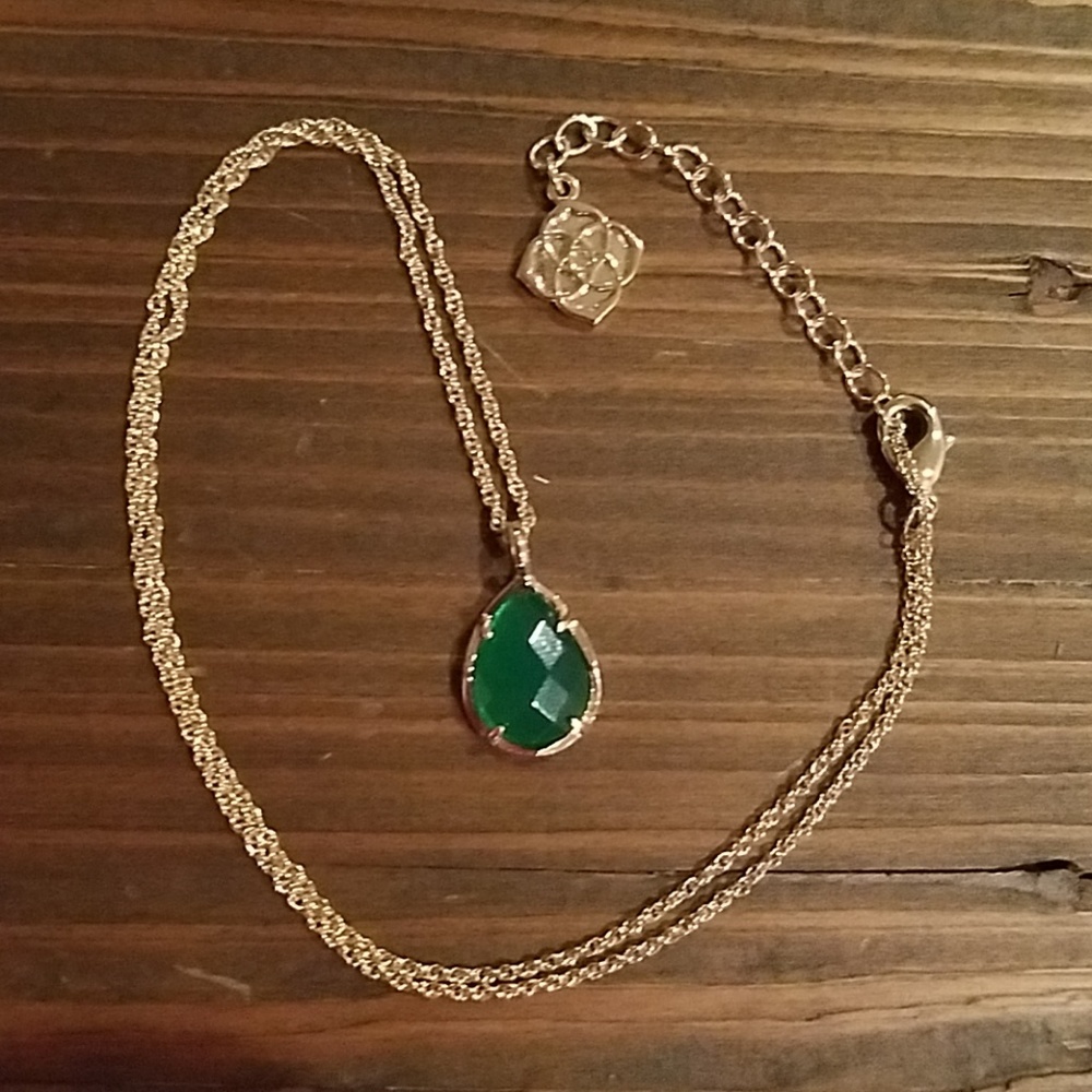 Kendra Scott birthstone pendant, Emerald/May